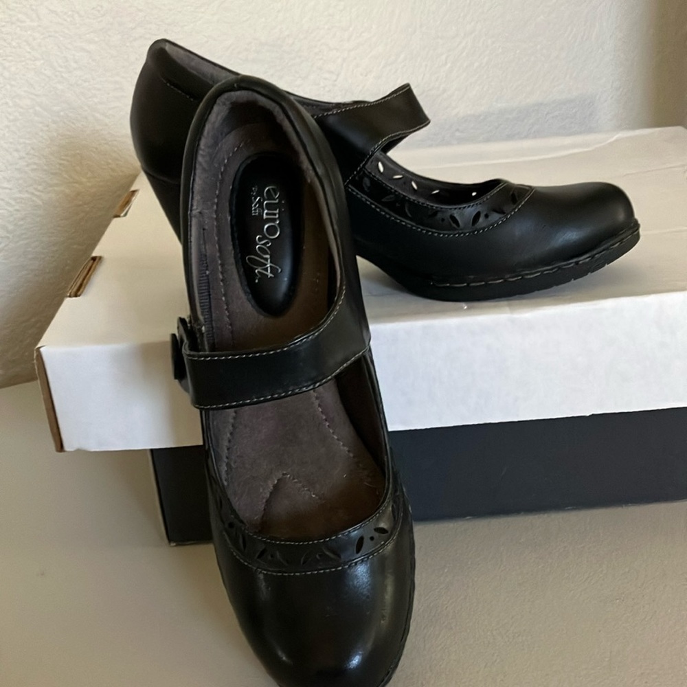 eurosofft by Sofft 8.5 Women's Black Mary Jane Heels